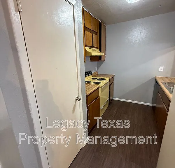 1714 Short St #D — Photo 5