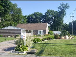 93 Orange St, Central Islip, NY 11722