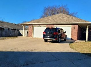 903 Meghan Ct #B, Siloam Springs, AR 72761