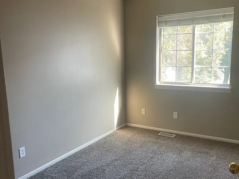 147 W 1190 N — Photo 23