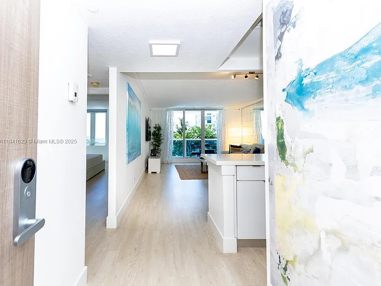 2301 Collins Ave #625 — Photo 13