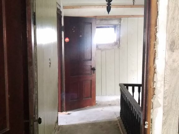 4th image of 153 W Lake St