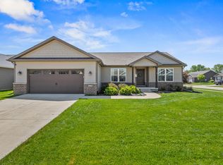 2001 Kinley Dr, Mahomet, IL 61853