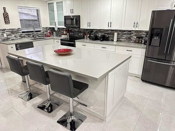 4th image of 3408 Emerald Oaks Drive #805
