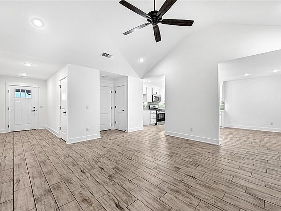 2nd image of 26 N Banner Ave