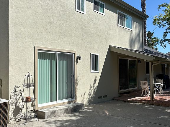 4th image of 115 Medinah Pl