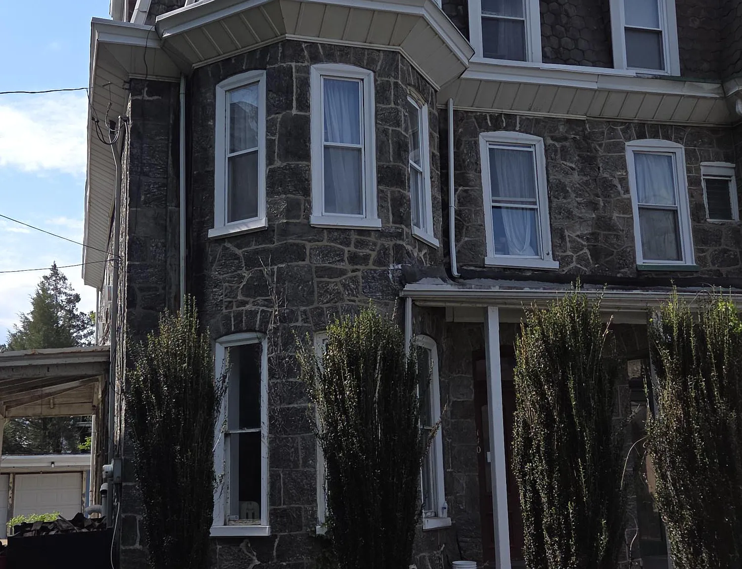 140 Sumac St — Photo 2