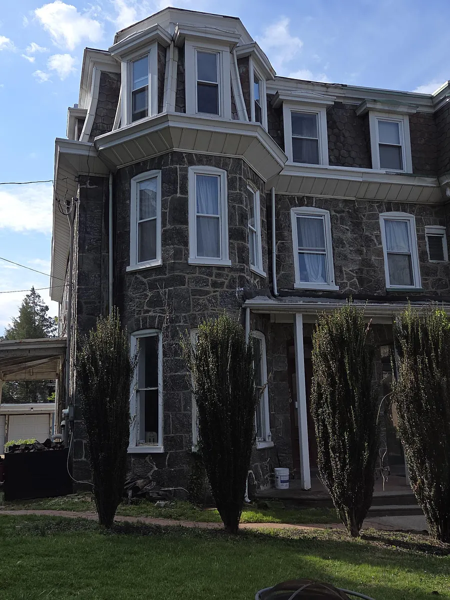 Building Photo - 140 Sumac St #1