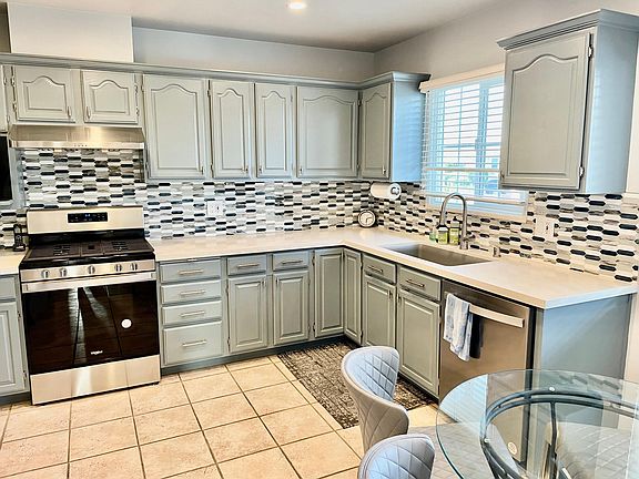 2nd image of 2049 W 185th St