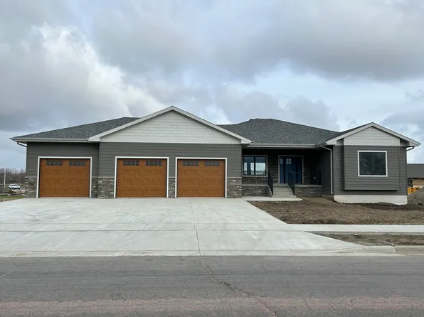405 Doris Dr, Mitchell, SD 57301