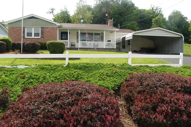 4491 Woodland Ave photo 1