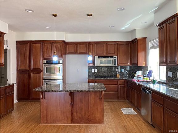 3rd image of 27146 Pumpkin St