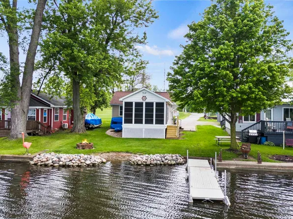 2975 S Meek Dr, Pleasant Lake, IN 46779