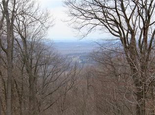 2 Red Oak Ridge Dr, Cornwall, NY 12518