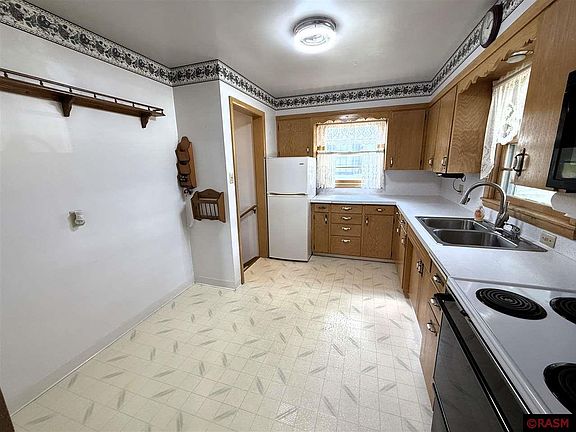 2nd image of 1451 1st Ave