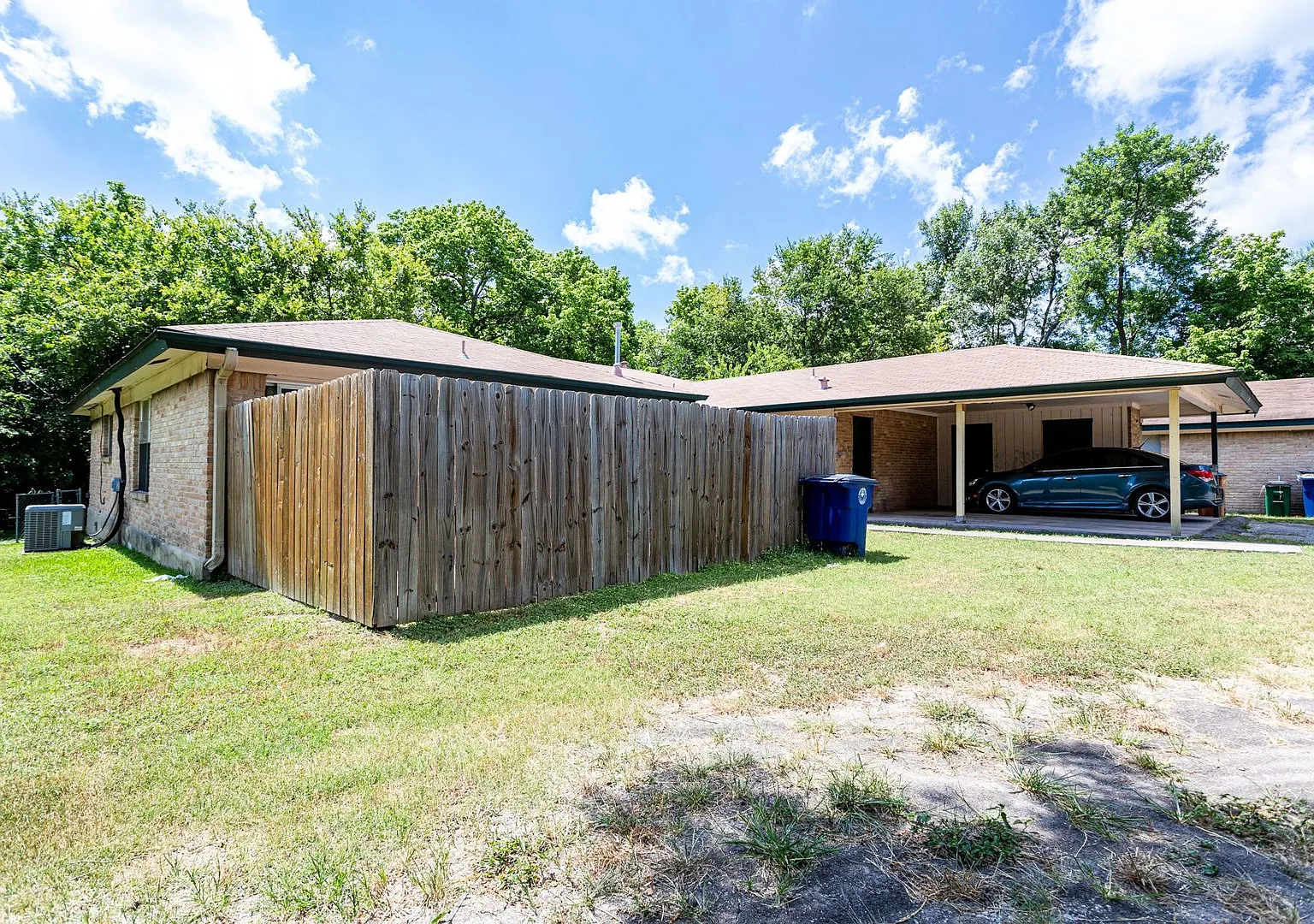 Beautiful 3-Bedroom Duplex Minutes from Mueller, Downtown Austin & Major Employers! — Photo 2