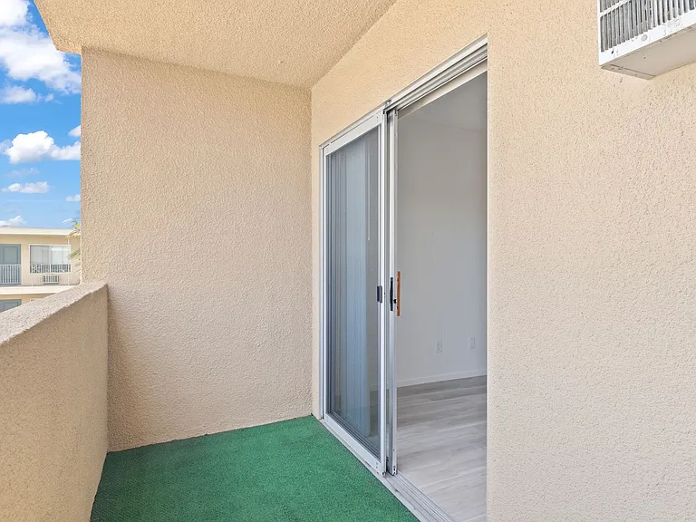 Four Winds Apartments — Photo 11