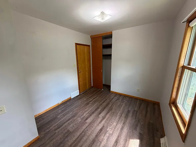 704 Gilbert St — Photo 7