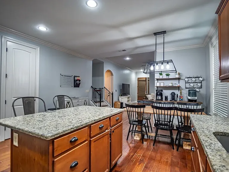 122 Westbury Cir — Photo 13