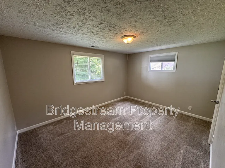 655 Eavey St — Photo 30