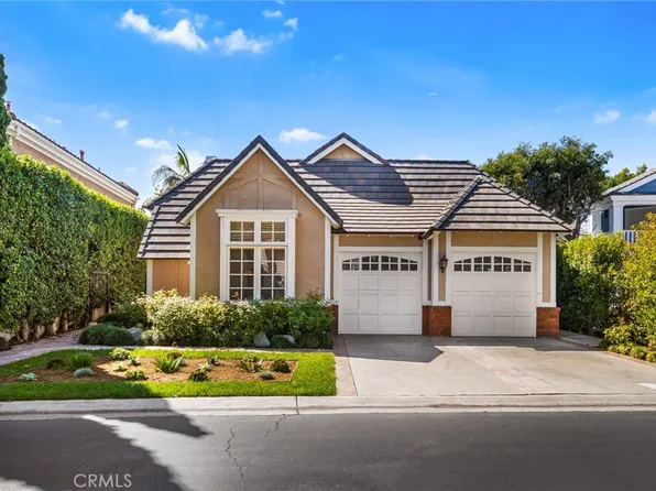 19305 Woodlands Dr, Huntington Beach, CA 92648