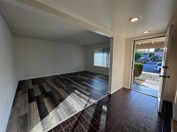 2nd image of 4820 Wellington Park Dr
