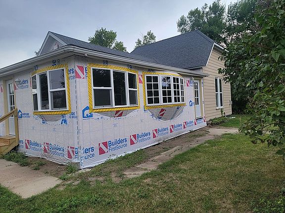 3rd image of 304 4th St S