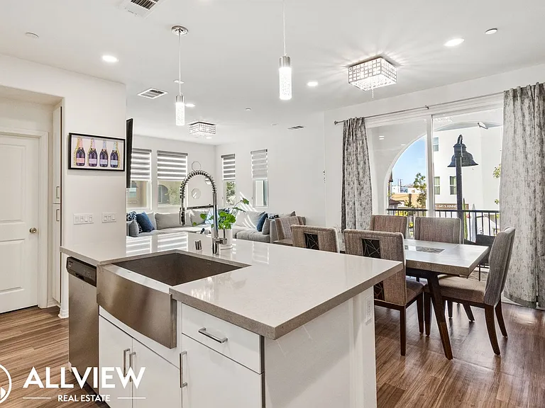 665 S Kinney Way — Photo 6