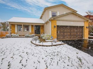 951 Wilma Ln, Elk Grove Village, IL 60007