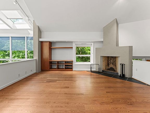 4th image of 319 Bells Creek Ln