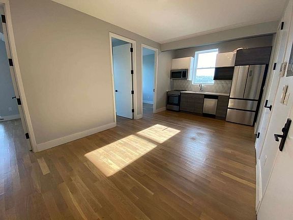 4th image of 743 Lafayette Ave #3F