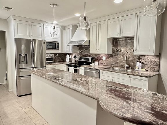 3rd image of 11296 Willowwood Dr