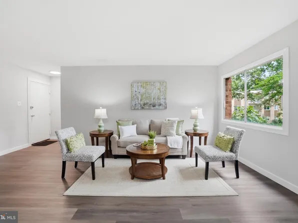 8003 Chanute Pl APT 8, Falls Church, VA 22042