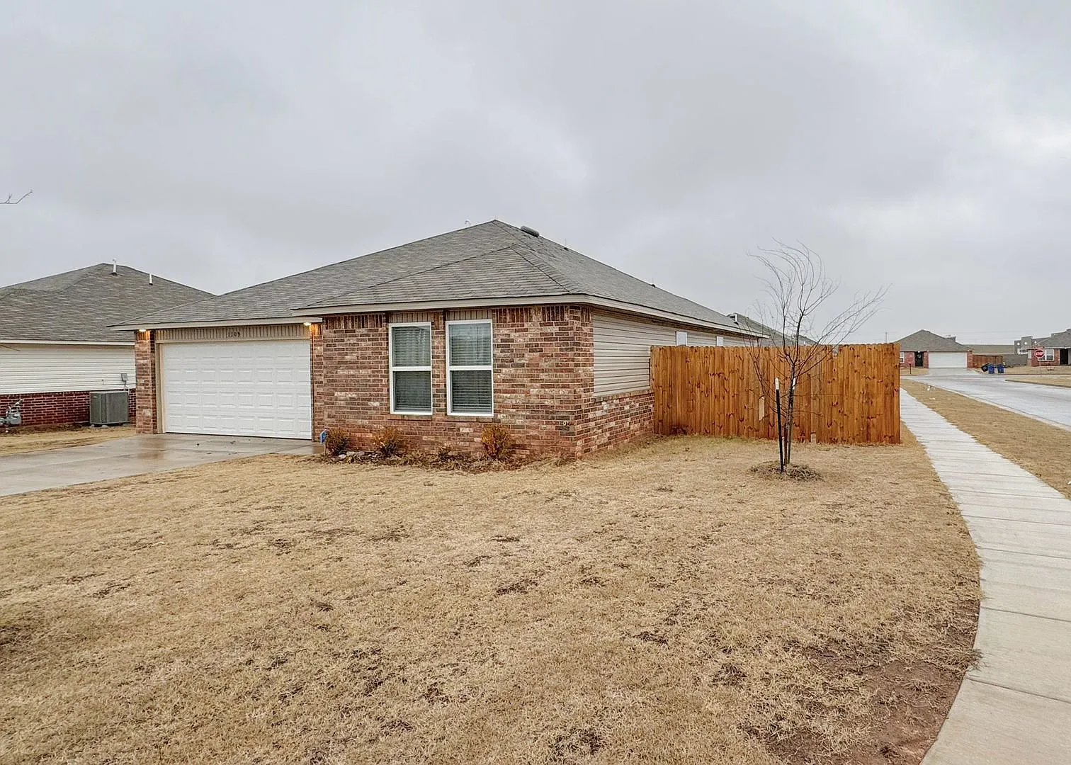 4 Bedrooms | Mustang | Corner Lot — Photo 2