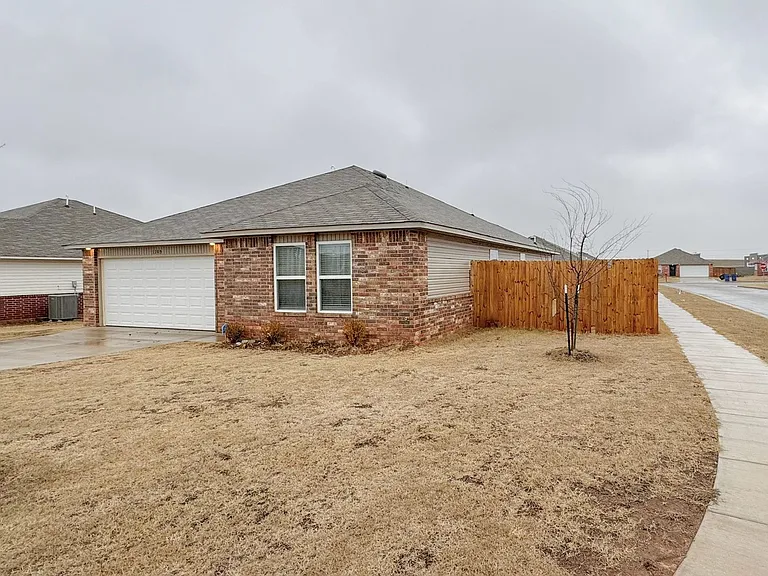 1109 S Appaloosa Ln — Photo 1