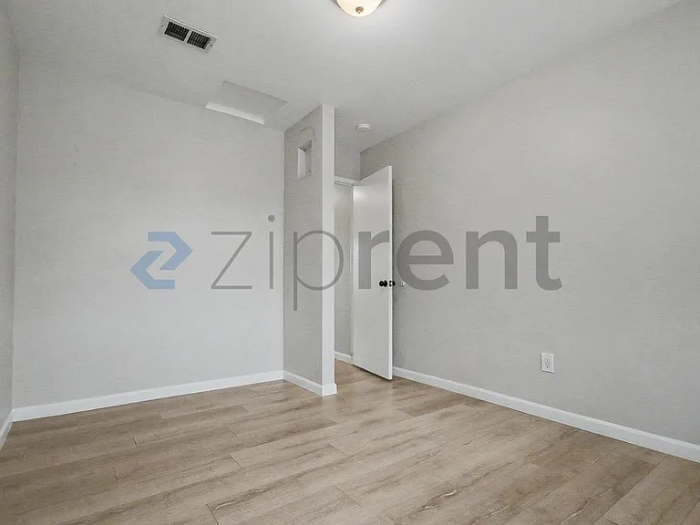 2307 N Cirby Way — Photo 24