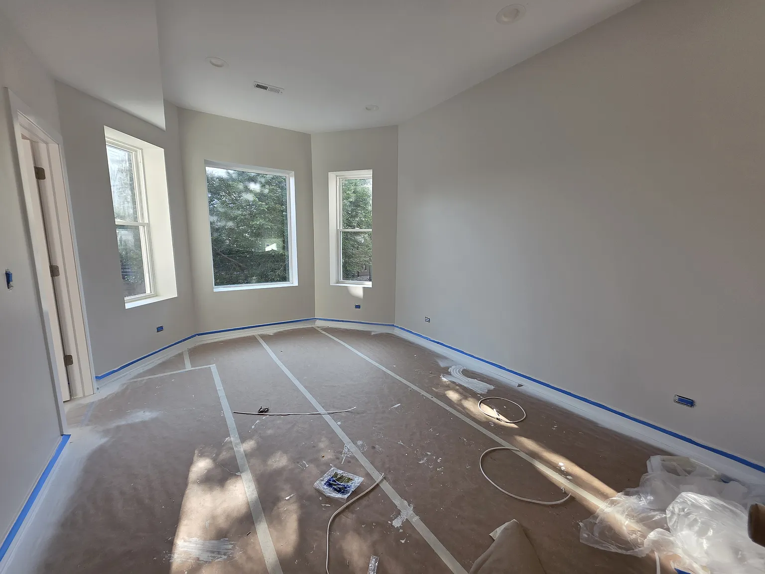 3 bed, 1200 sqft, $4,450 — Photo 4