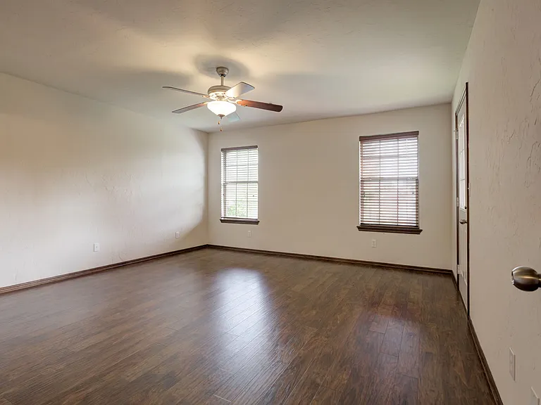 509 Finch St — Photo 16