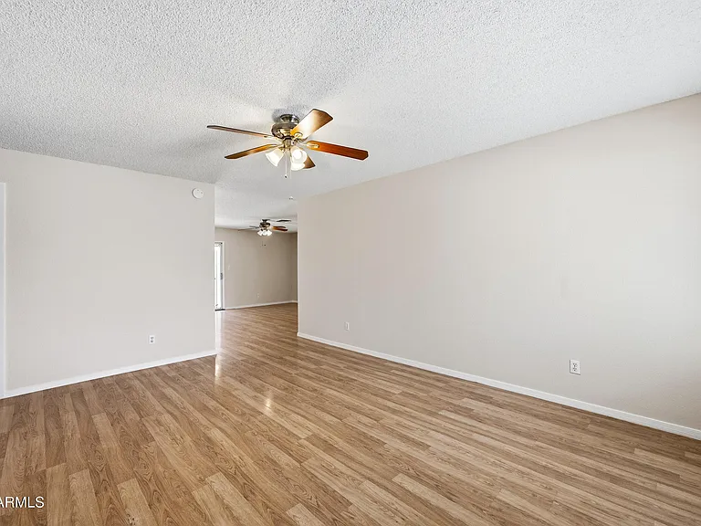 2216 W Straford Dr — Photo 2