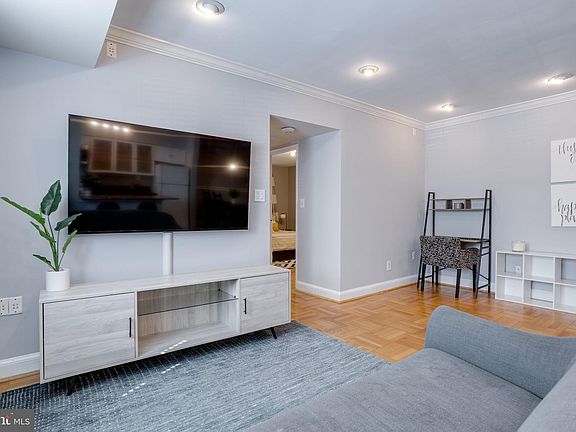 3rd image of 1303 N Ode St APT 204