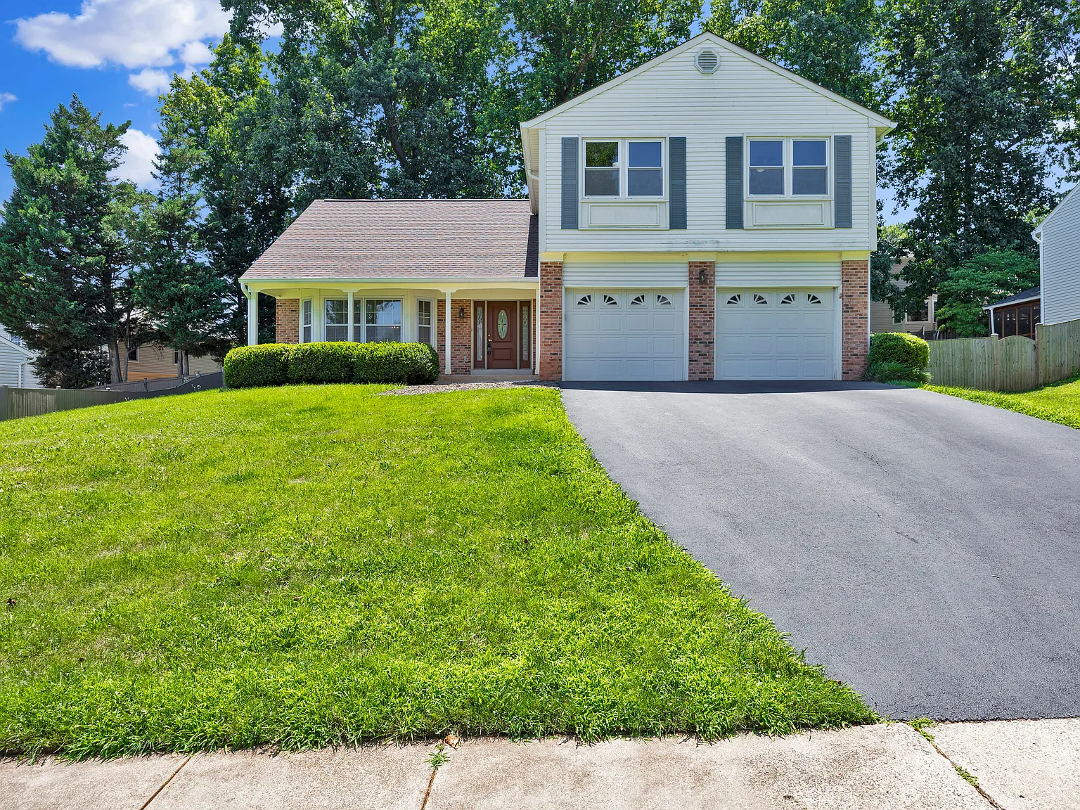 4 bed, 2.5 bath, 2356 sqft, $3,795 — Photo 2
