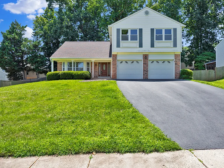 203 Markwood Dr — Photo 2