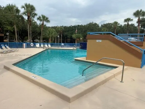 15545 Miami Lakeway N APT 303, Miami Lakes, FL 33014