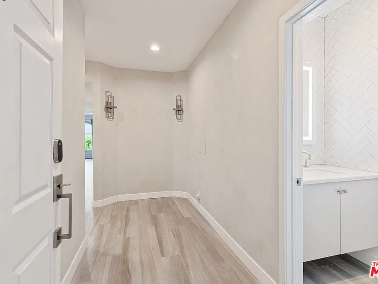 9249 Burton Way #404 — Photo 24