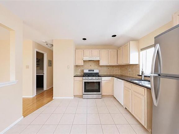 3rd image of 231 Gervil St