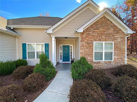 4th image of 30 Green Cove Ct