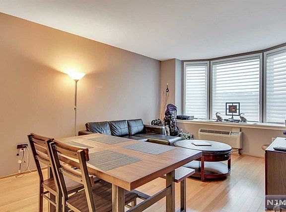 5th image of 2102 City Pl #2102