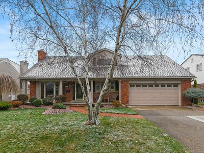 940 Woods Ln, Grosse Pointe Woods, MI, 48236