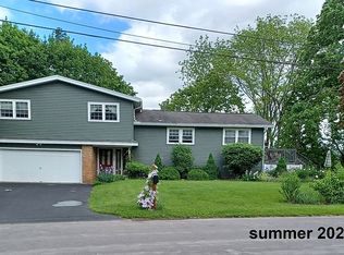 121 Oak Hollow Rd, Syracuse, NY 13214