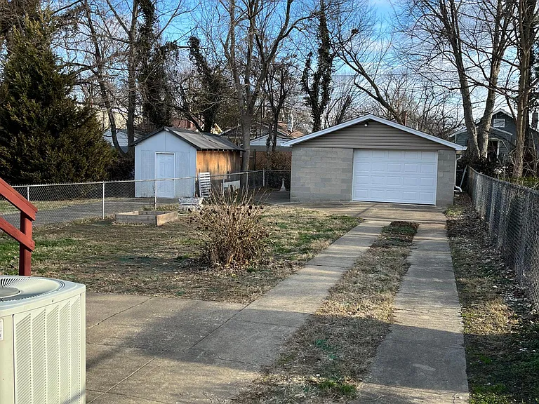 Dettached garage